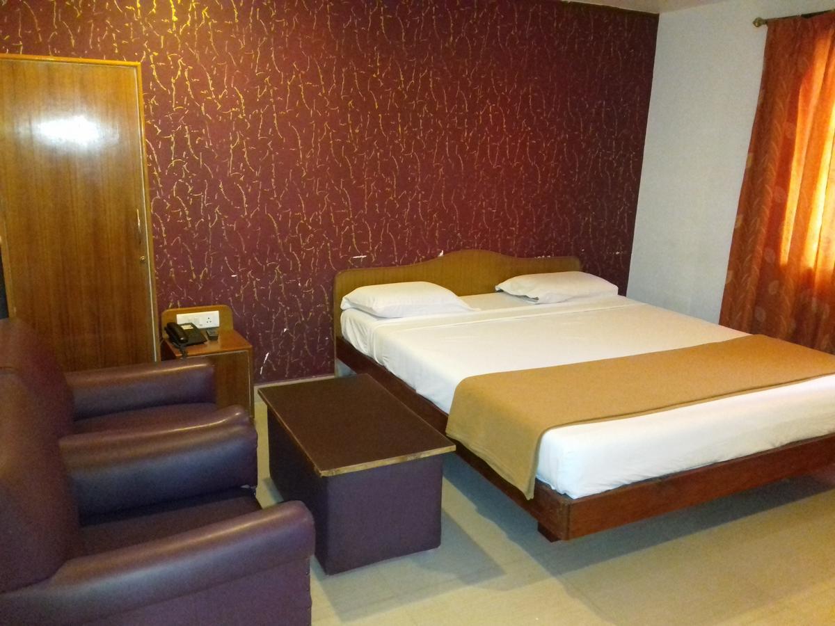 韦洛尔 Sri Srinivasar Residency酒店 外观 照片