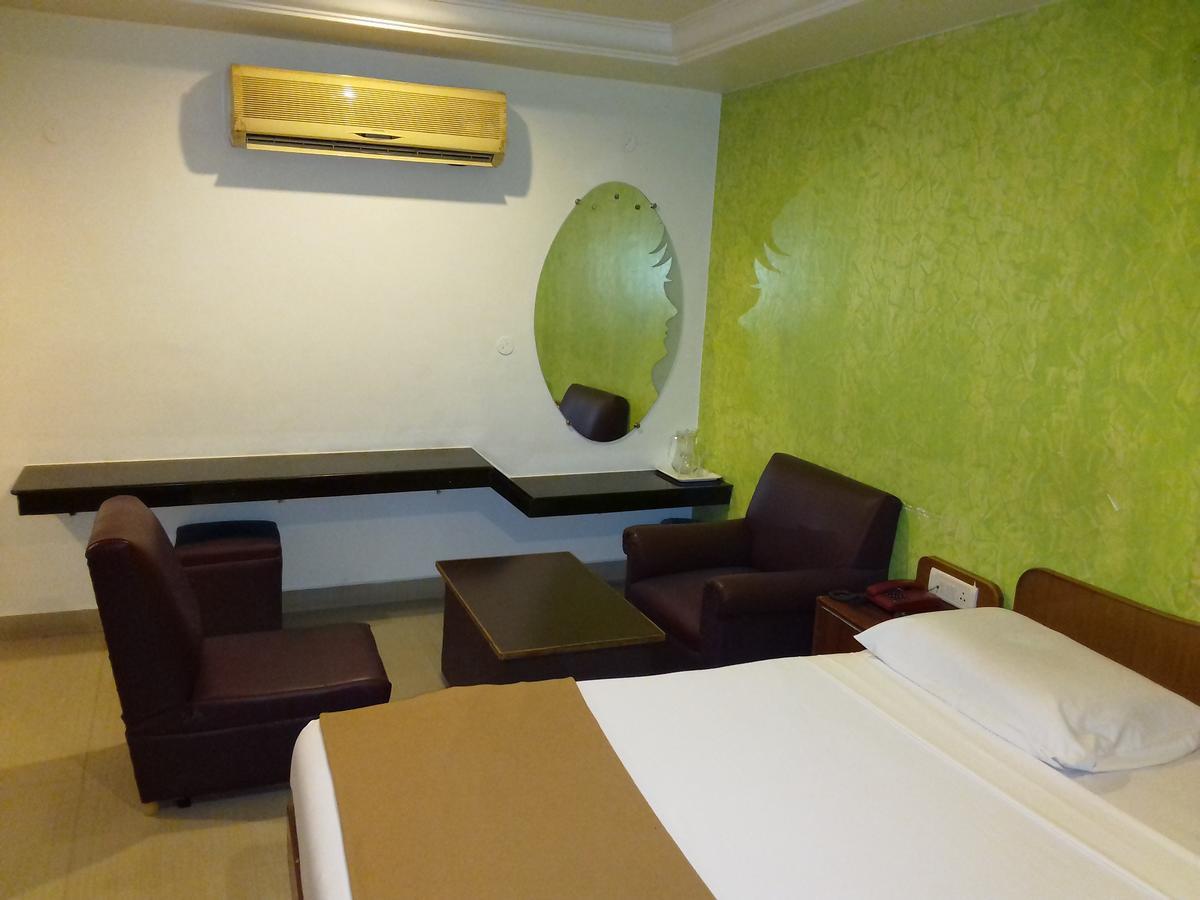 韦洛尔 Sri Srinivasar Residency酒店 外观 照片