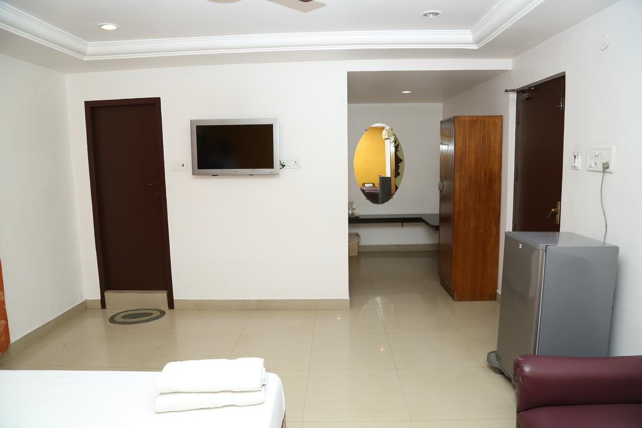 韦洛尔 Sri Srinivasar Residency酒店 外观 照片