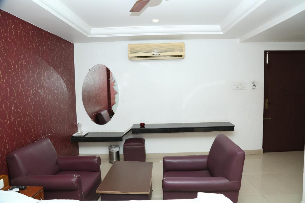 韦洛尔 Sri Srinivasar Residency酒店 外观 照片