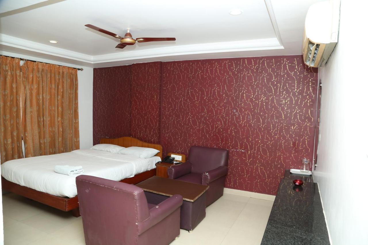 韦洛尔 Sri Srinivasar Residency酒店 外观 照片