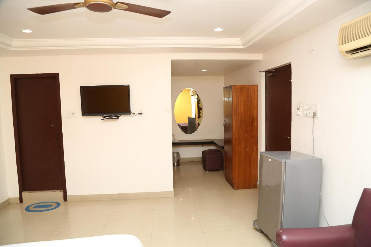 韦洛尔 Sri Srinivasar Residency酒店 外观 照片